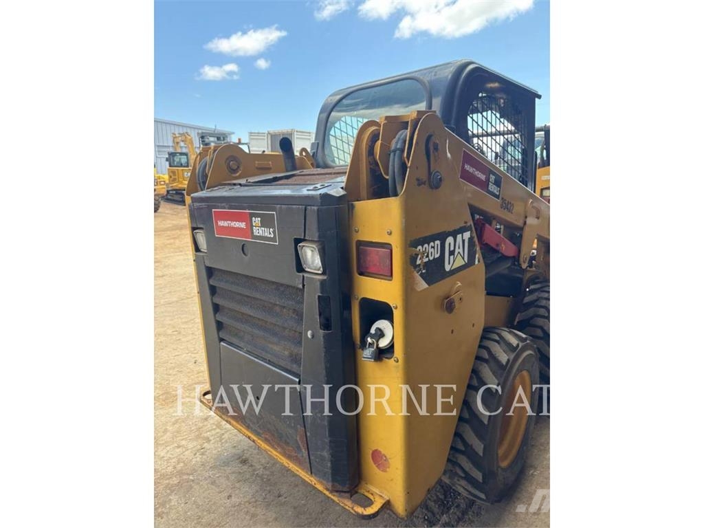 CAT 226D لوادر انزلاقية التوجيه