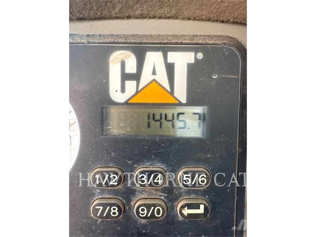 CAT 226D لوادر انزلاقية التوجيه
