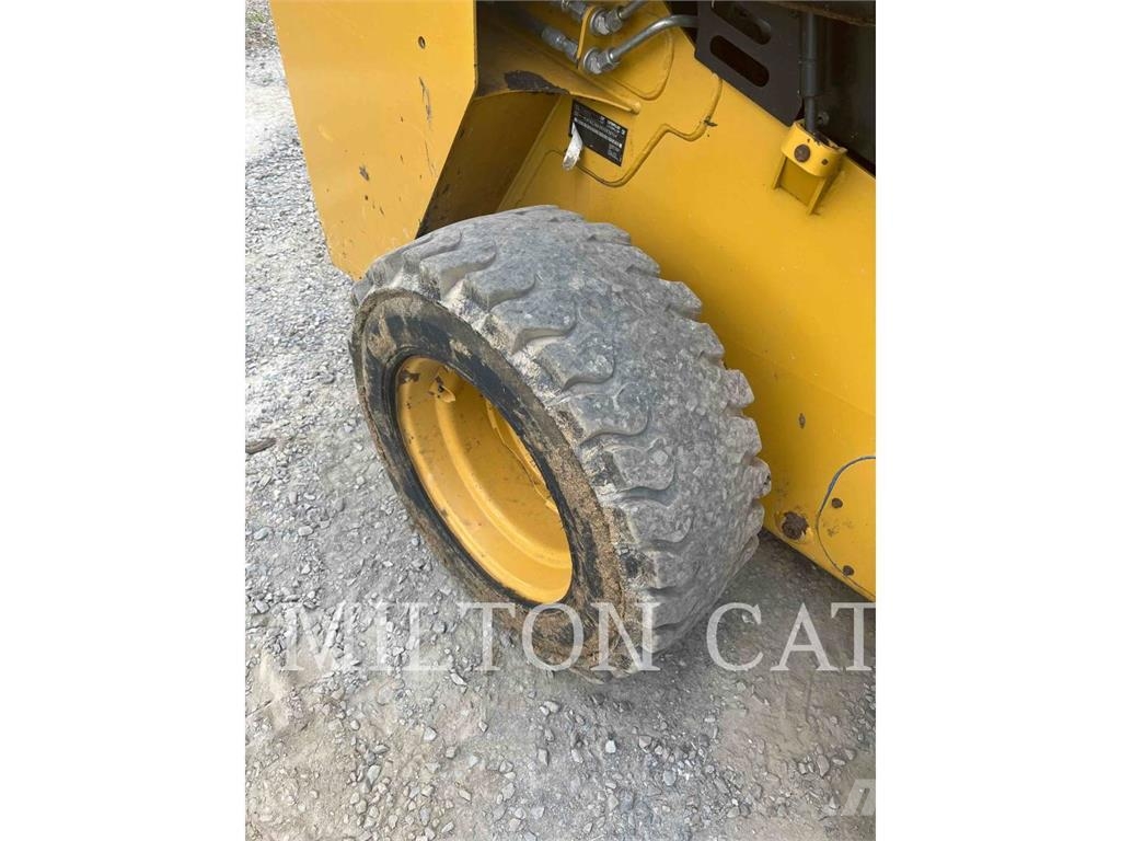 CAT 226D 3 Šmykom riadené nakladače