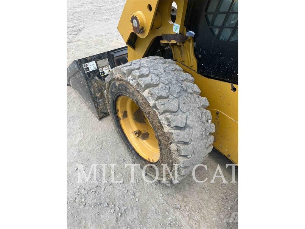 CAT 226D 3 Šmykom riadené nakladače