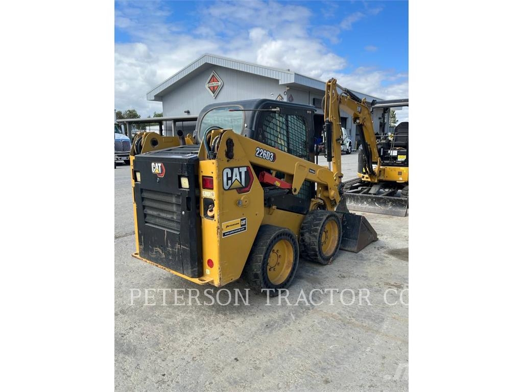 CAT 226D3 滑移轉向裝載機