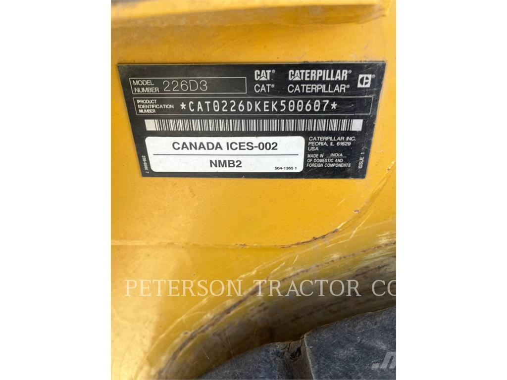 CAT 226D3 滑移轉向裝載機