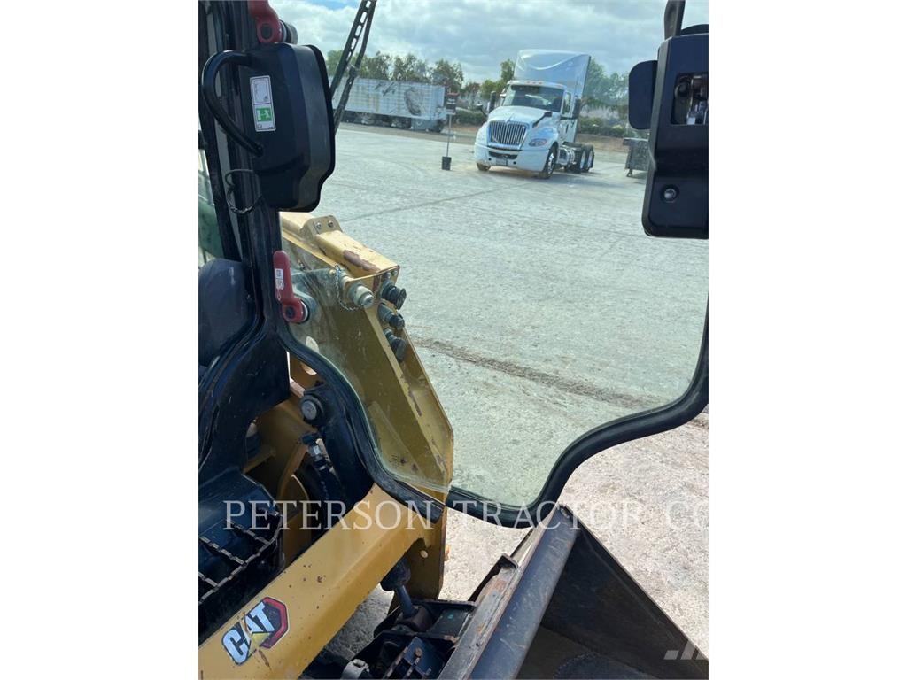 CAT 226D3 滑移轉向裝載機