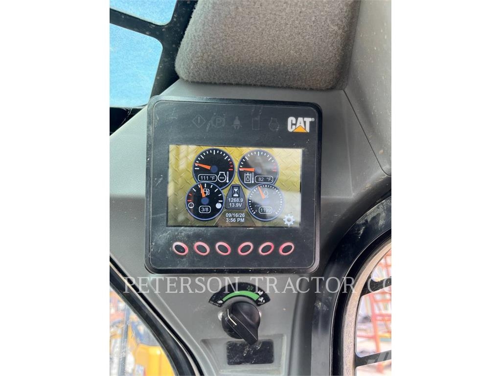 CAT 226D3 滑移轉向裝載機