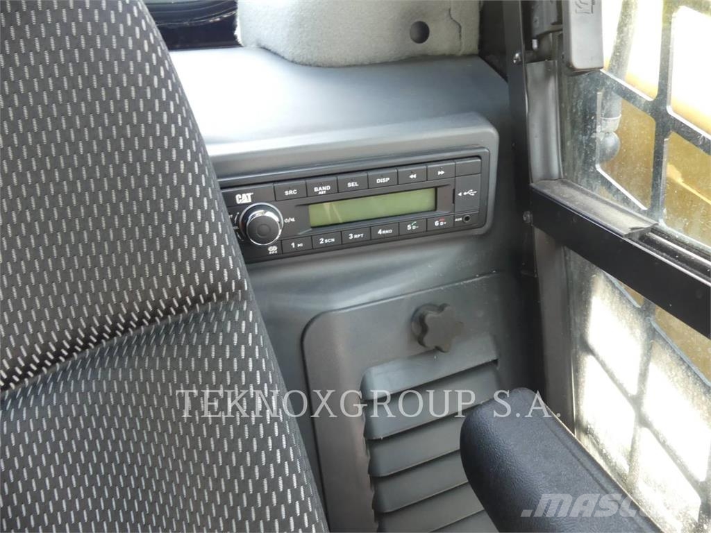 CAT 226D3 Skid steer mini nakladalci