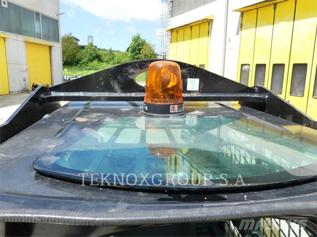 CAT 226D3 Skid steer mini nakladalci
