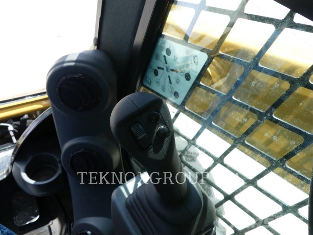 CAT 226D3 Skid steer mini nakladalci