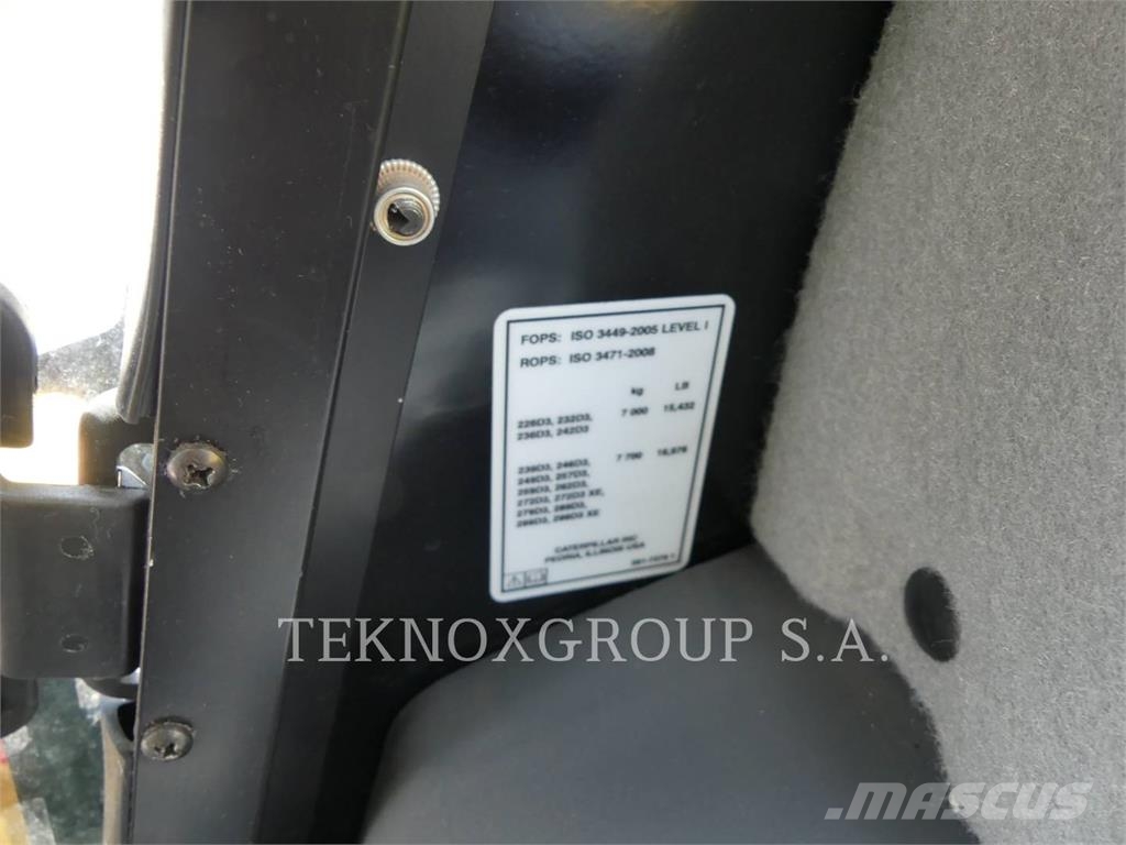 CAT 226D3 Skid steer mini nakladalci