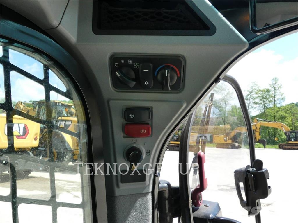CAT 226D3 Skid steer mini nakladalci