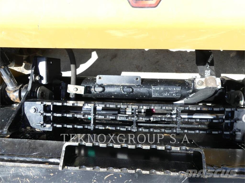 CAT 226D3 Skid steer mini nakladalci
