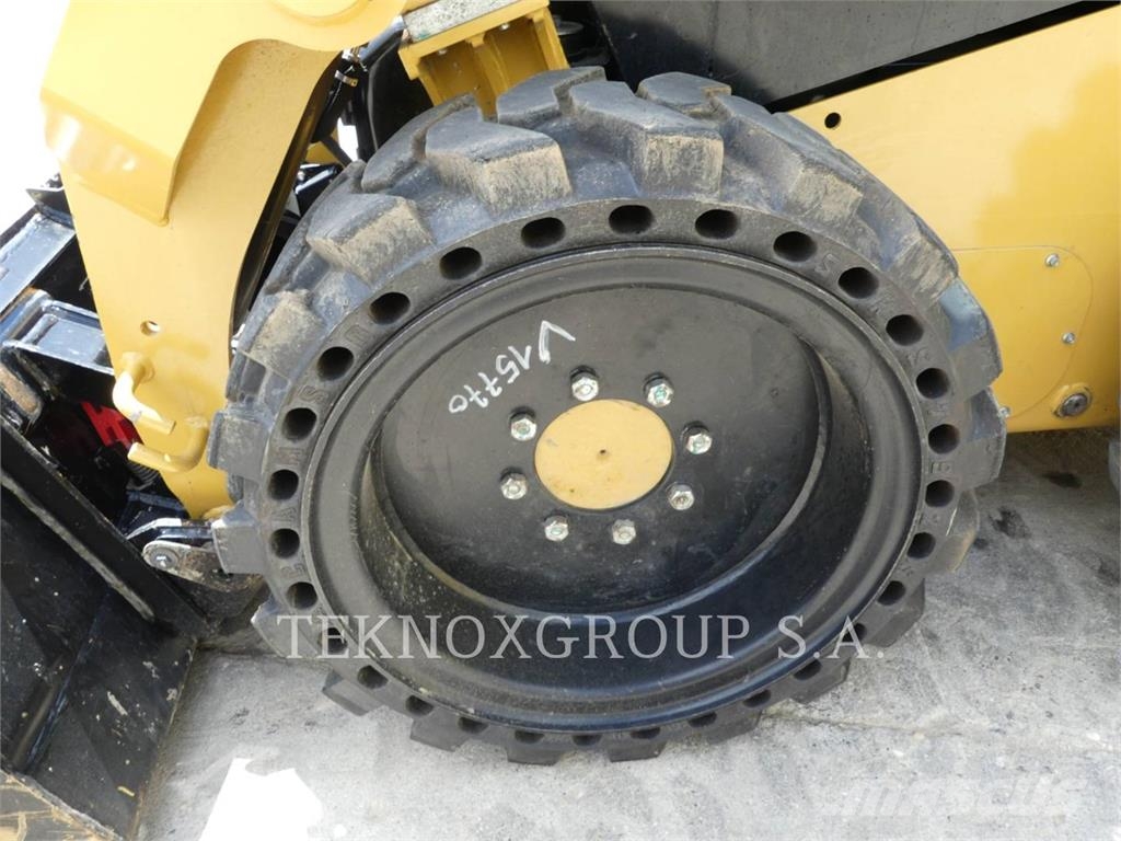 CAT 226D3 Skid steer mini nakladalci