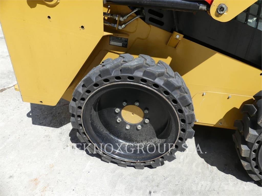 CAT 226D3 Skid steer mini nakladalci