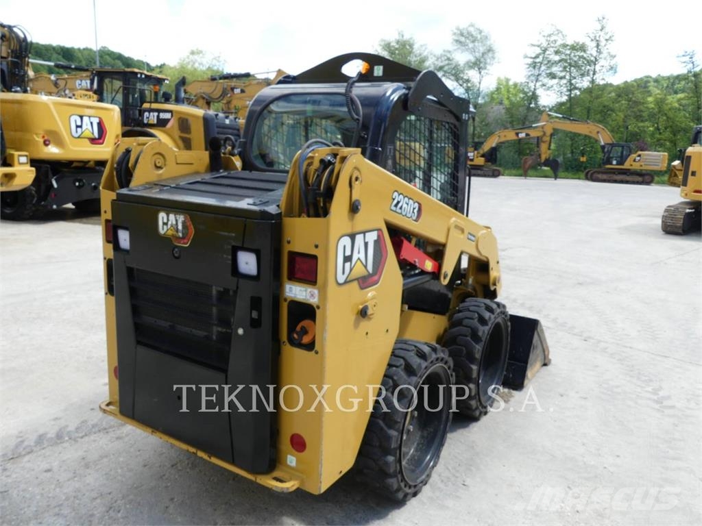 CAT 226D3 Skid steer mini nakladalci