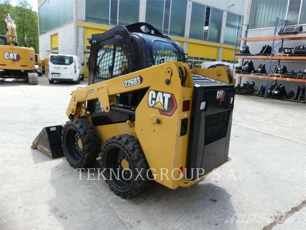 CAT 226D3 Skid steer mini nakladalci
