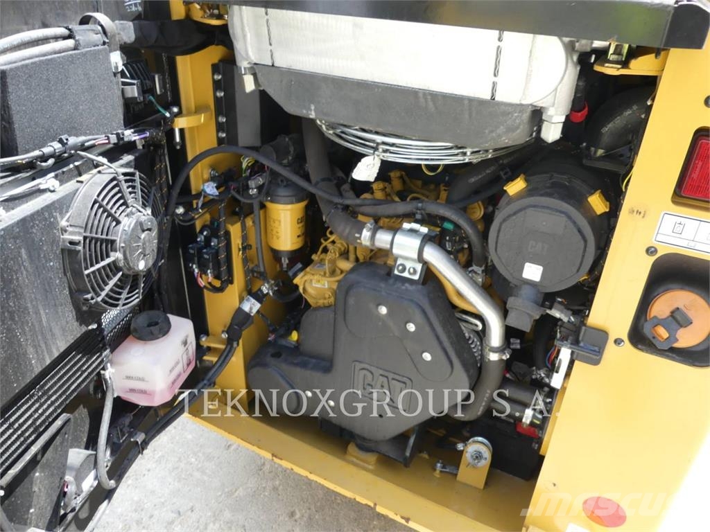 CAT 226D3 Skid steer mini nakladalci