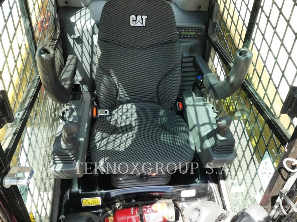 CAT 226D3 Skid steer mini nakladalci