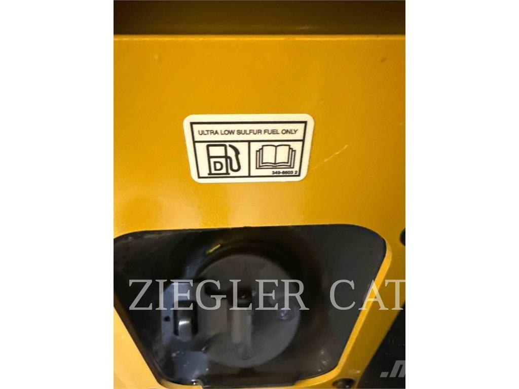 CAT 226D3 Chargeuse compacte