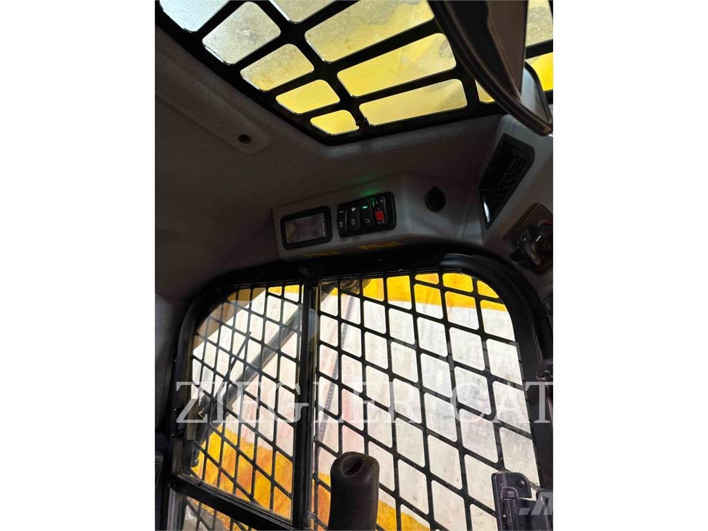 CAT 226D3 Chargeuse compacte