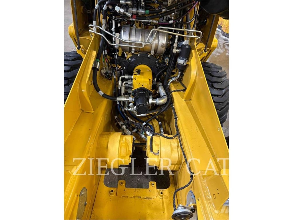 CAT 226D3 Chargeuse compacte