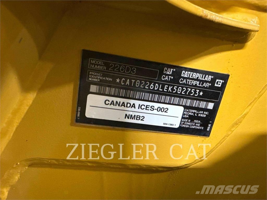 CAT 226D3 Chargeuse compacte