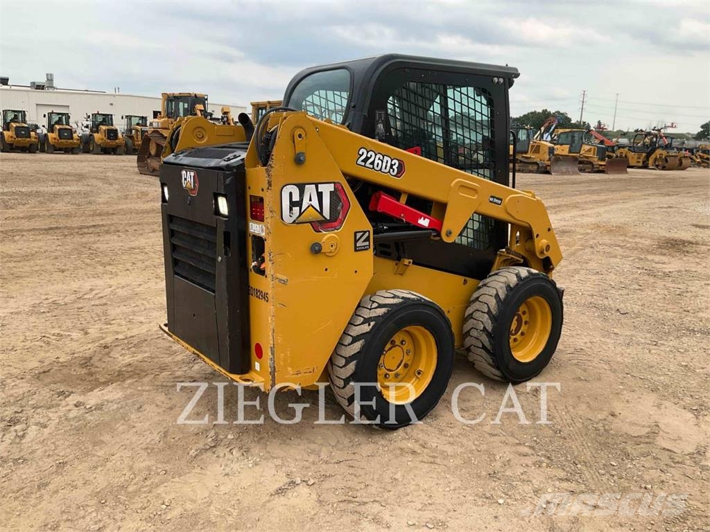 CAT 226D3 Šmykom riadené nakladače