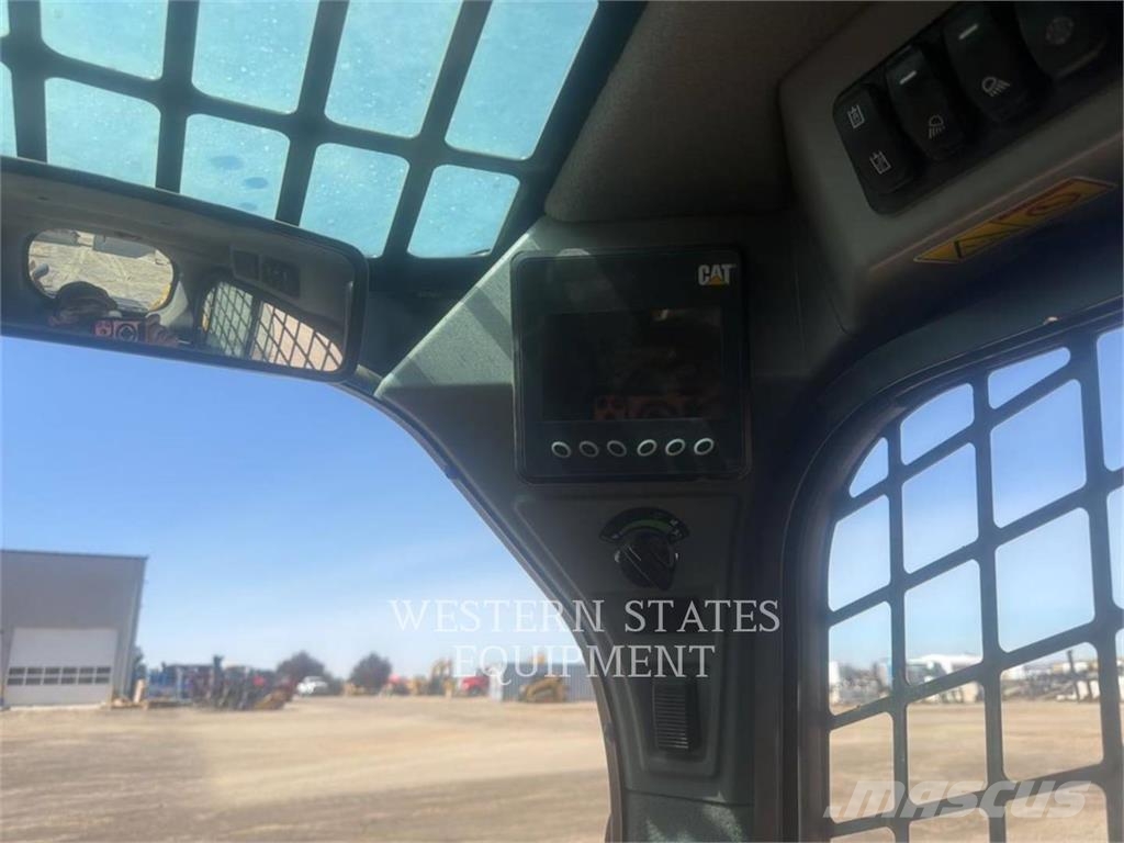 CAT 226D3 لوادر انزلاقية التوجيه