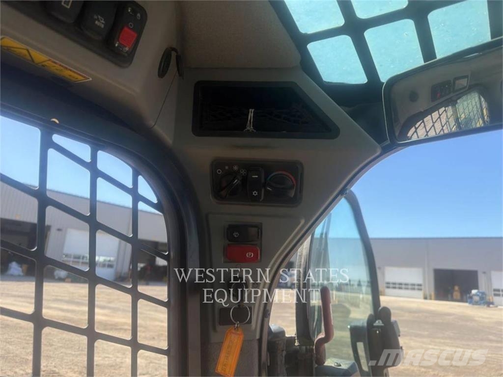 CAT 226D3 لوادر انزلاقية التوجيه