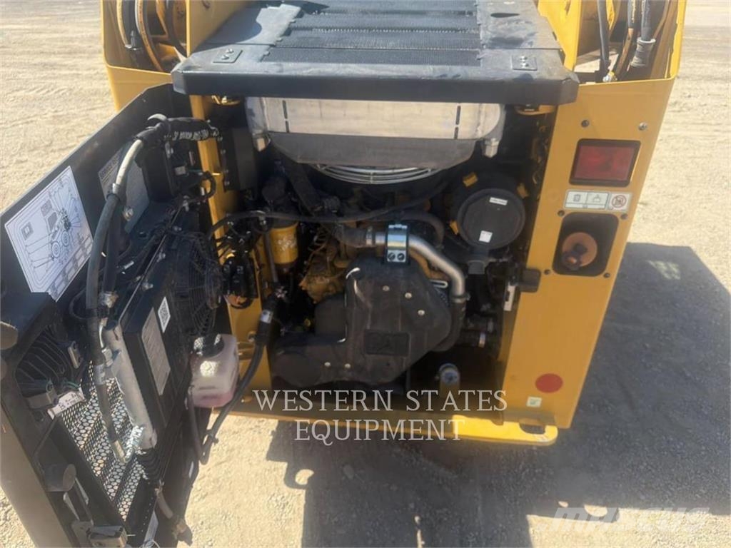 CAT 226D3 لوادر انزلاقية التوجيه