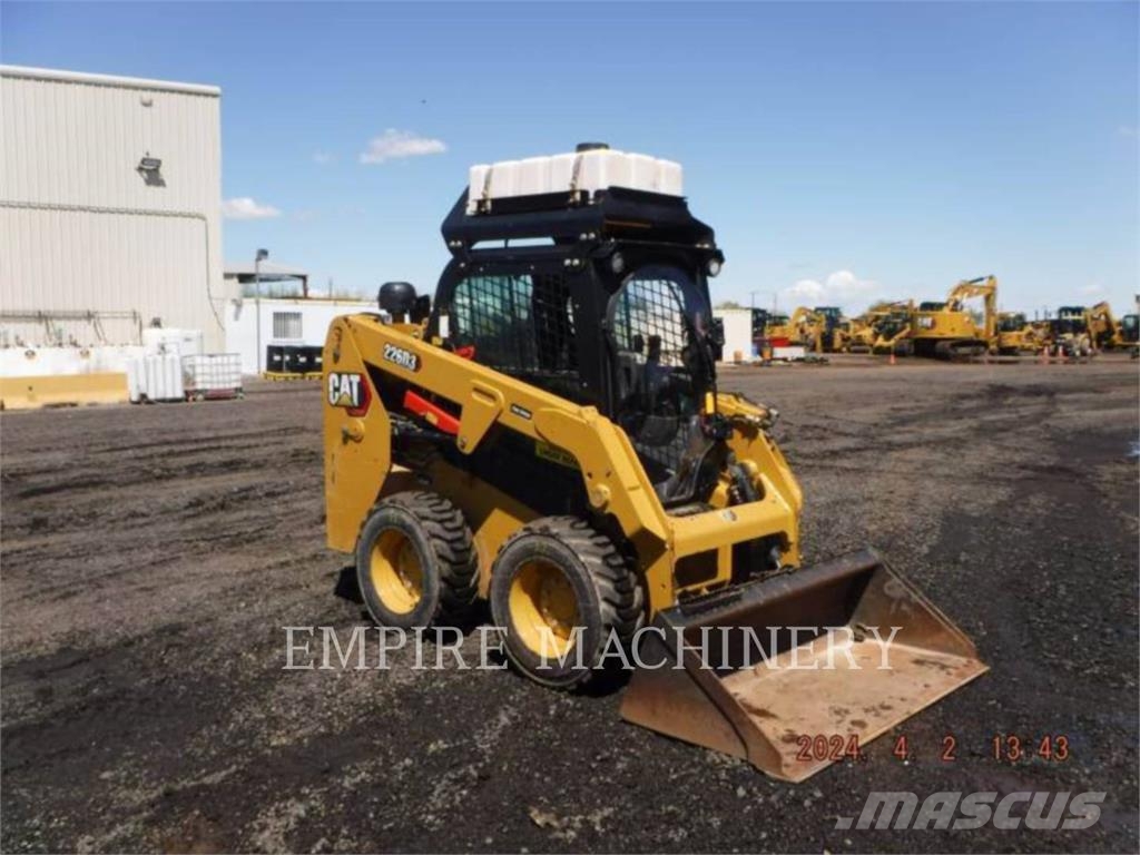 CAT 226D3 CA Šmykom riadené nakladače