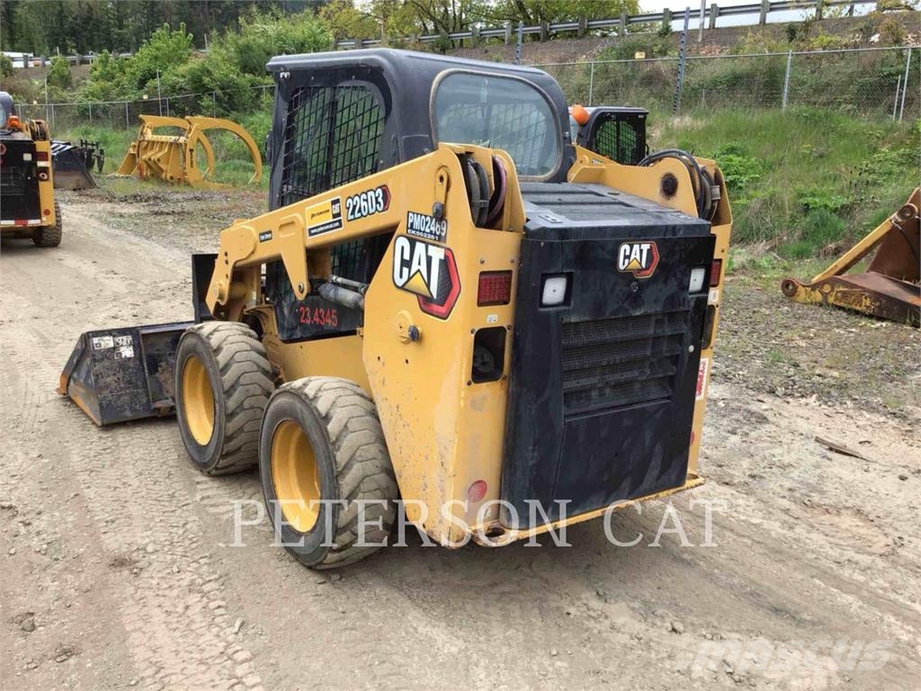 CAT 226D3 LRPO Šmykom riadené nakladače