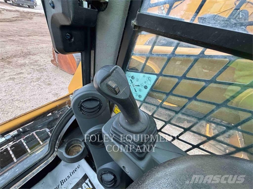CAT 226D3STD1C Skid steer mini utovarivači