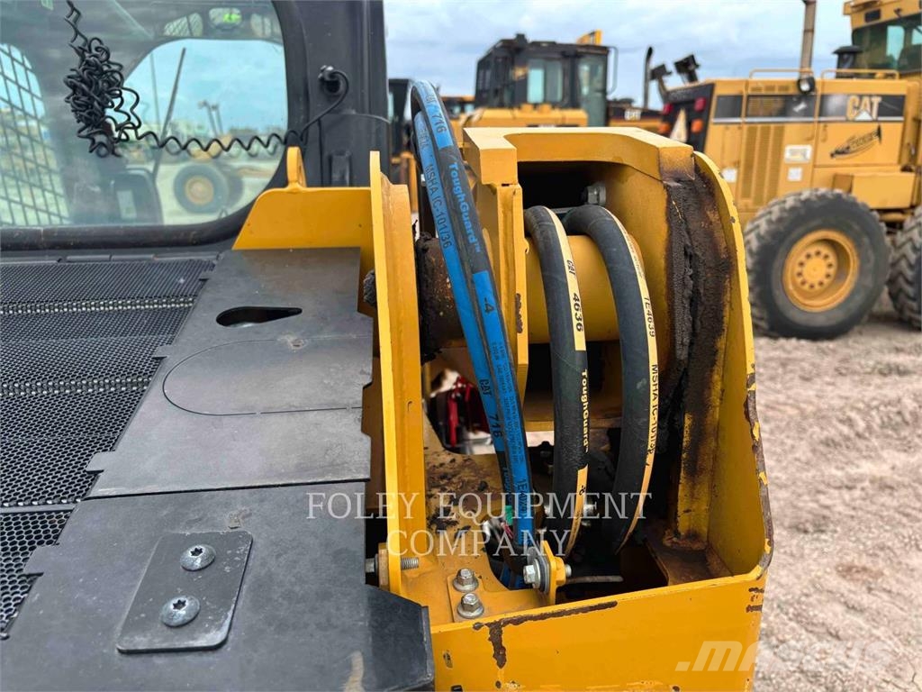 CAT 226D3STD1C Skid steer mini utovarivači