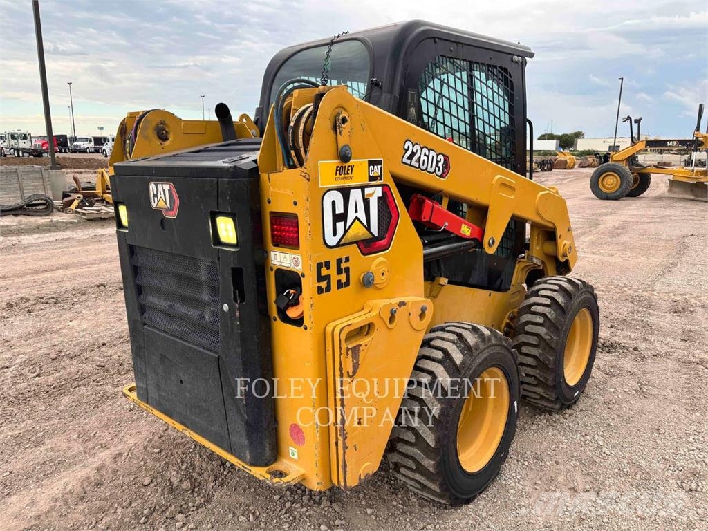 CAT 226D3STD1C Skid steer mini utovarivači