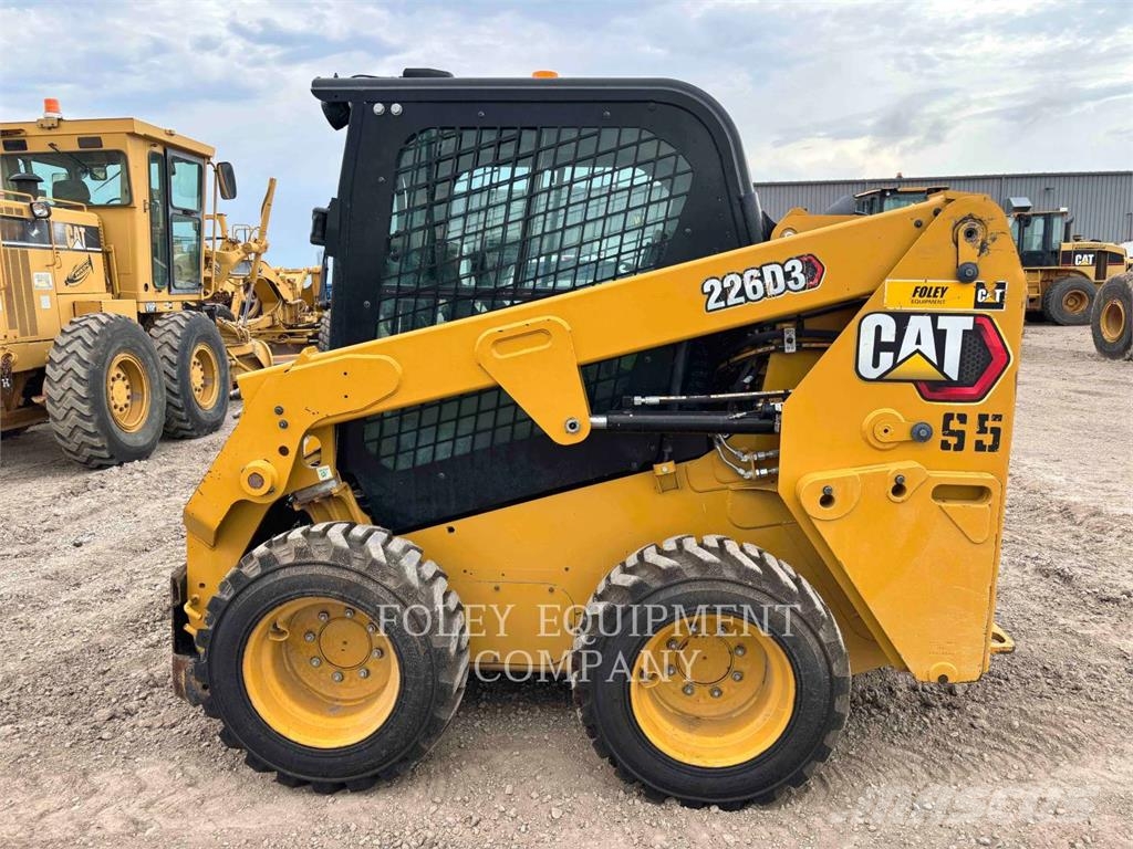 CAT 226D3STD1C Skid steer mini utovarivači