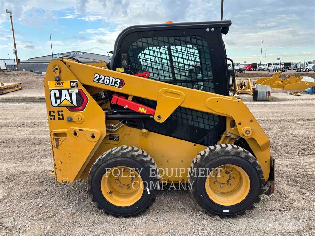 CAT 226D3STD1C Skid steer mini utovarivači