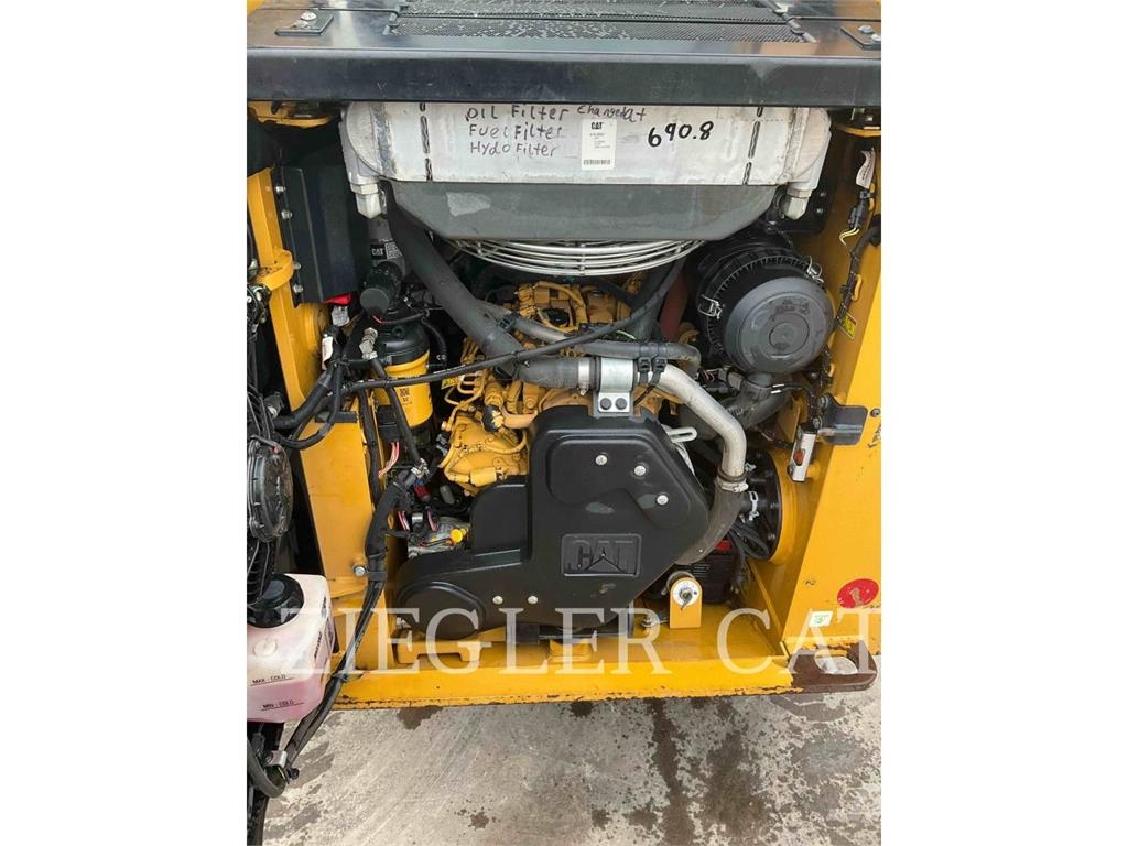CAT 232D Skid steer loaders