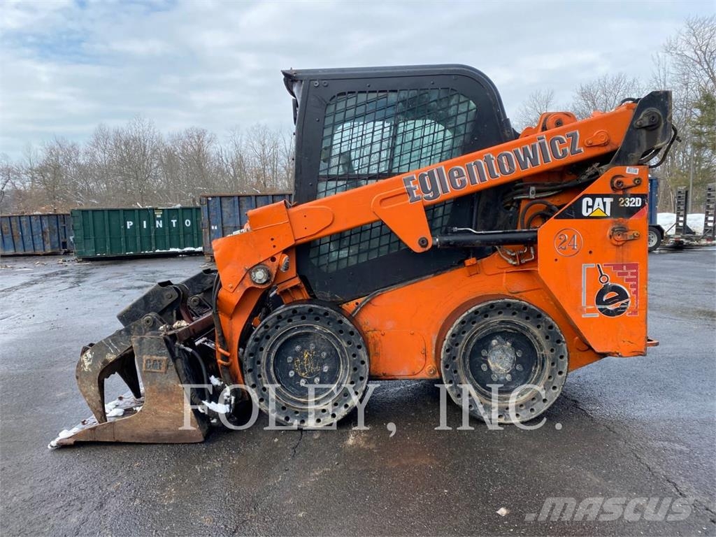 CAT 232D Lietoti riteņu kompaktiekrāvēji