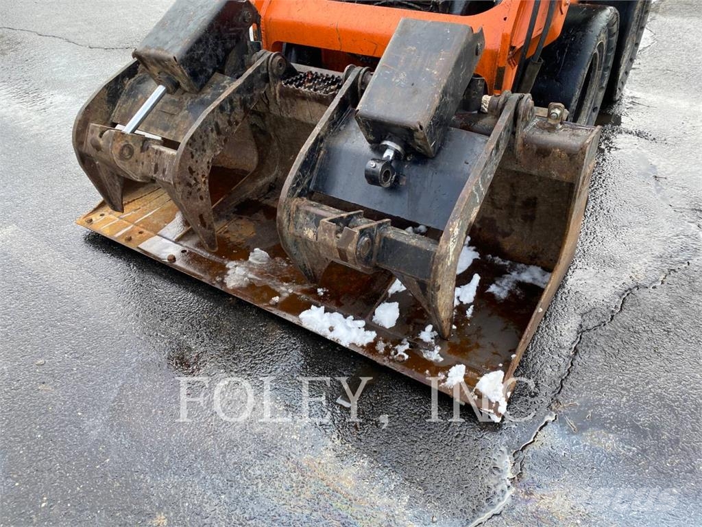 CAT 232D Lietoti riteņu kompaktiekrāvēji