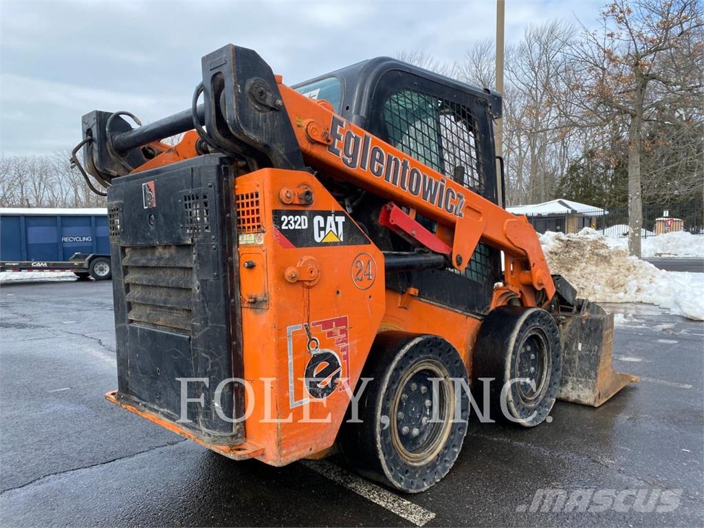 CAT 232D Lietoti riteņu kompaktiekrāvēji