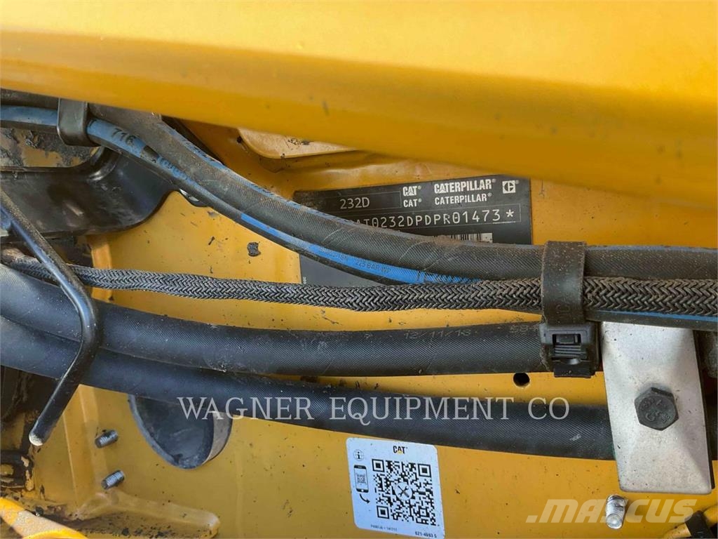 CAT 232D لوادر انزلاقية التوجيه