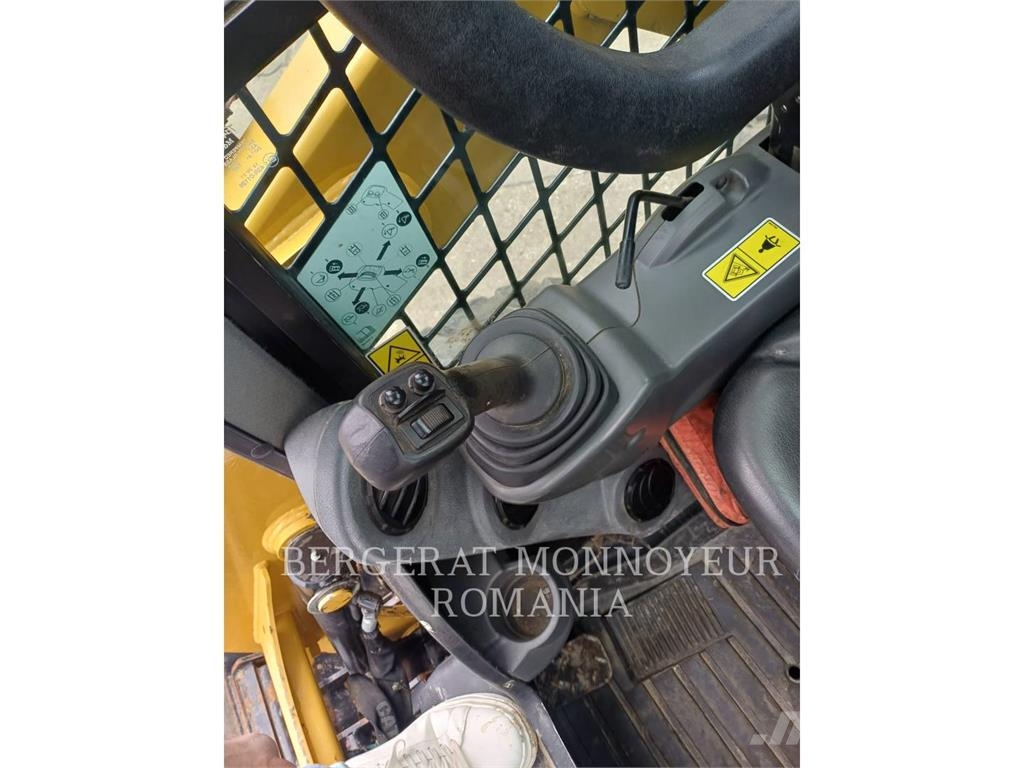 CAT 232D Kompaktrakodók