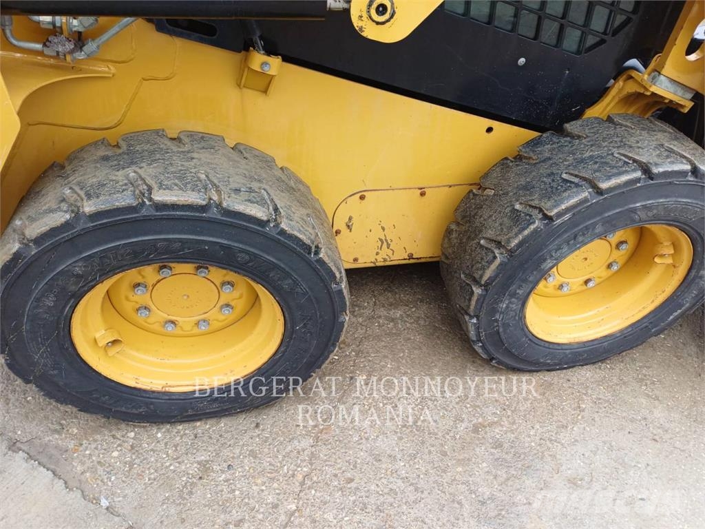 CAT 232D Kompaktrakodók