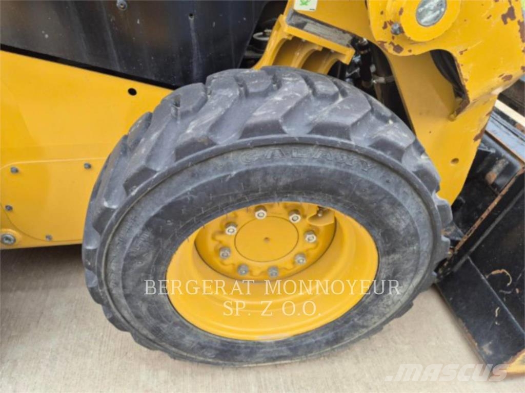 CAT 232D3 Lietoti riteņu kompaktiekrāvēji
