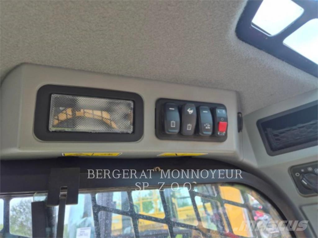 CAT 232D3 Lietoti riteņu kompaktiekrāvēji