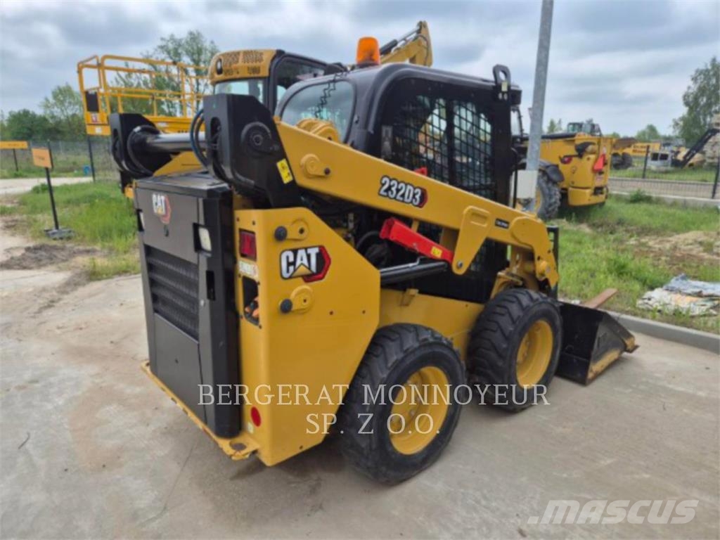 CAT 232D3 Lietoti riteņu kompaktiekrāvēji