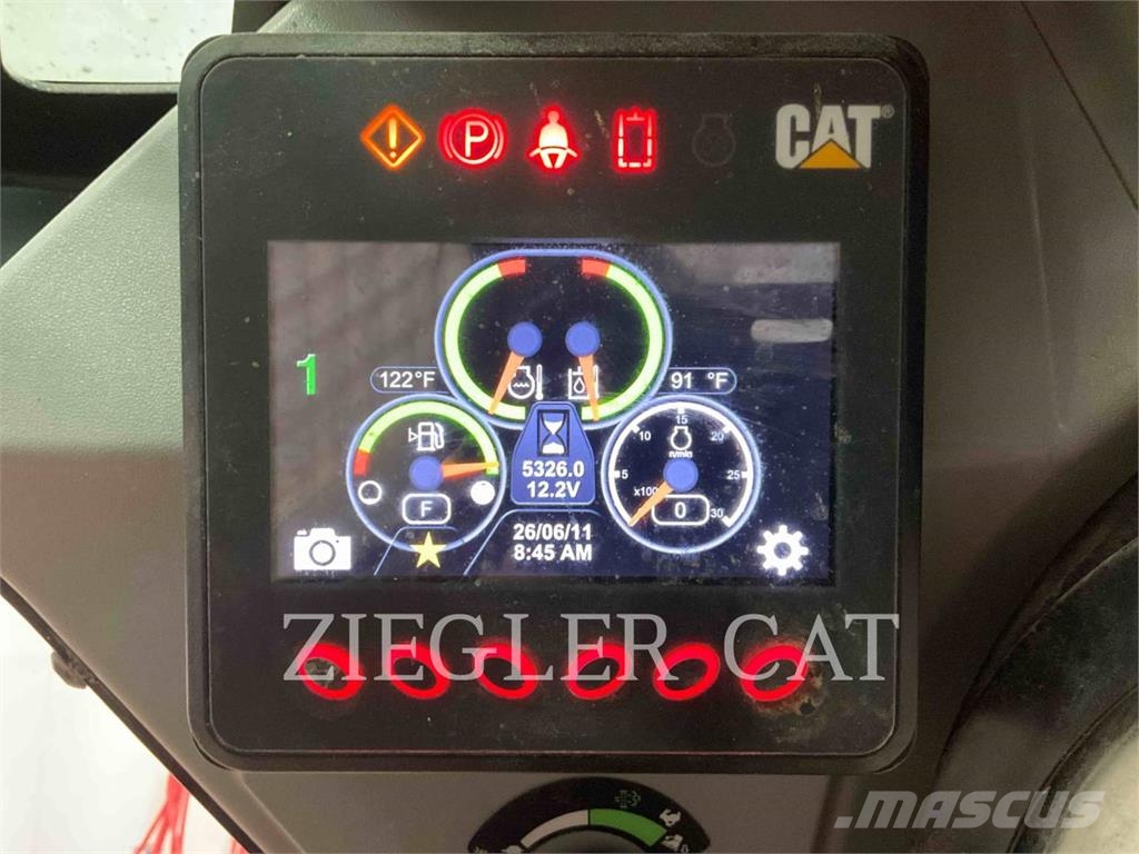 CAT 232D3 لوادر انزلاقية التوجيه