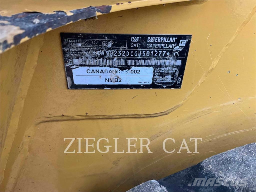 CAT 232D3 لوادر انزلاقية التوجيه