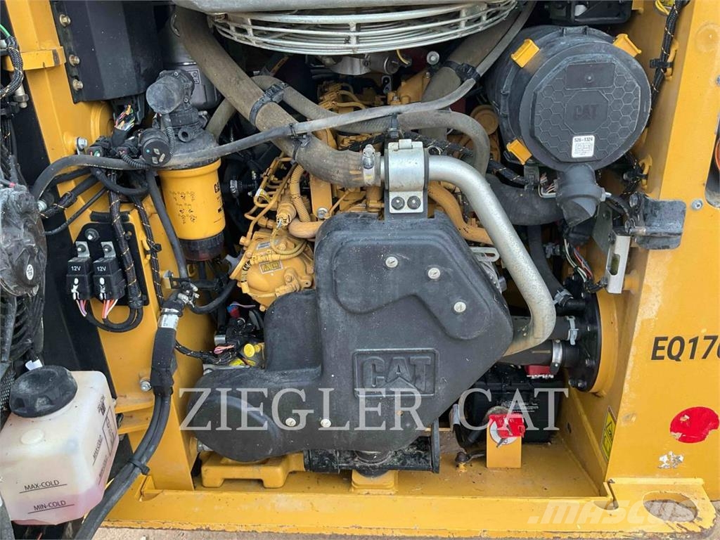 CAT 232D3 لوادر انزلاقية التوجيه