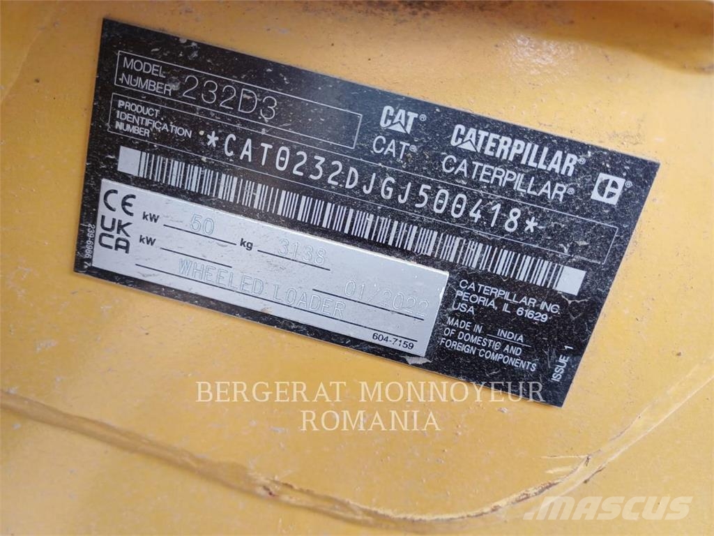 CAT 232D3 لوادر انزلاقية التوجيه