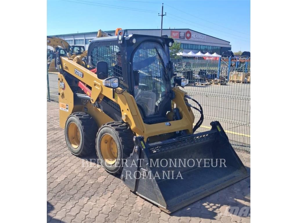 CAT 232D3 لوادر انزلاقية التوجيه